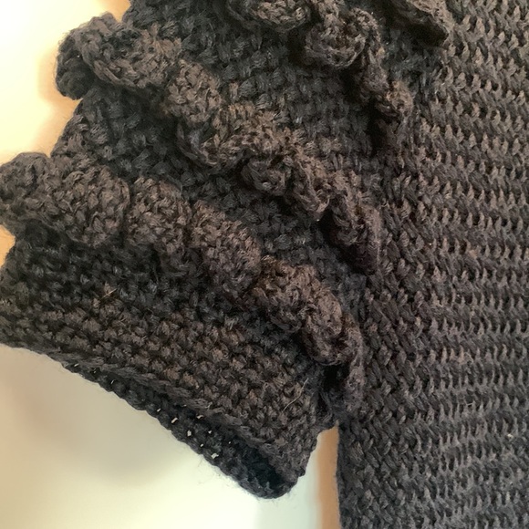 Exquisite black sweater with frills - Picture 5 of 7